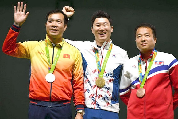 Xạ thủ 4 lần vô địch Olympic đến Việt Nam ảnh 2