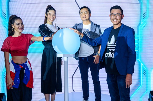 Bùi Tiến Dũng và Nguyễn Tiến Linh xuất hiện tại buổi khai trương Sport Performance của adidas ảnh 1