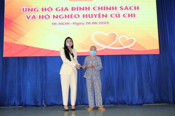 Xuyên Việt Oil trao tặng 5 tỷ đồng đến các gia đình chính sách ở huyện Củ Chi ảnh 1