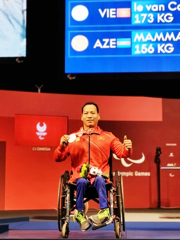 Vượt qua chấn thương, Lê Văn Công giành HCB tại Paralympic Tokyo 2020 ảnh 1