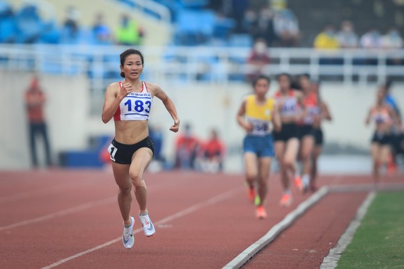 Giải vô địch điền kinh quốc gia 2021: Nguyễn Thị Oanh xô đổ kỷ lục tồn tại 18 năm ảnh 1