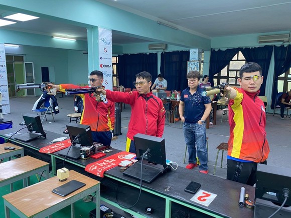 Xạ thủ Hoàng Xuân Vinh có thể sát cánh cùng đội tuyển bắn súng tại SEA Games 31 ảnh 1
