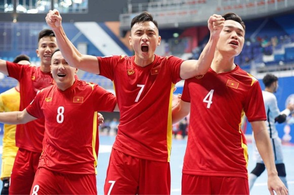 Đội tuyển futsal Việt Nam giữ vững ngôi đầu bảng sau khi thắng Saudi Arabia 3-1