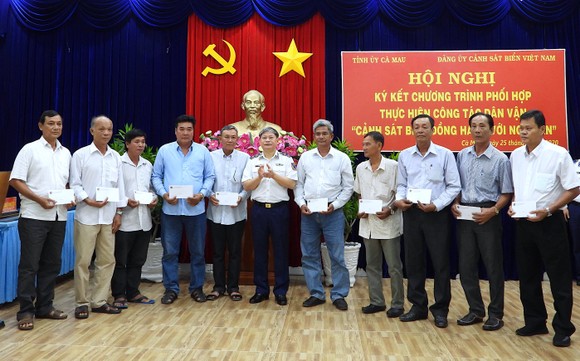 Cà Mau ký kết chương trình phối hợp với Cảnh sát biển Việt Nam ảnh 1