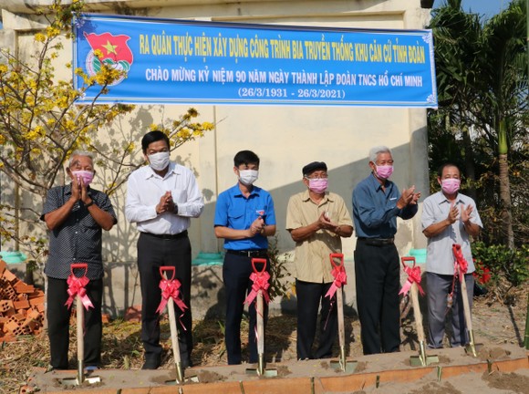 Xây dựng bia truyền thống Khu căn cứ Tỉnh đoàn Cà Mau ảnh 1