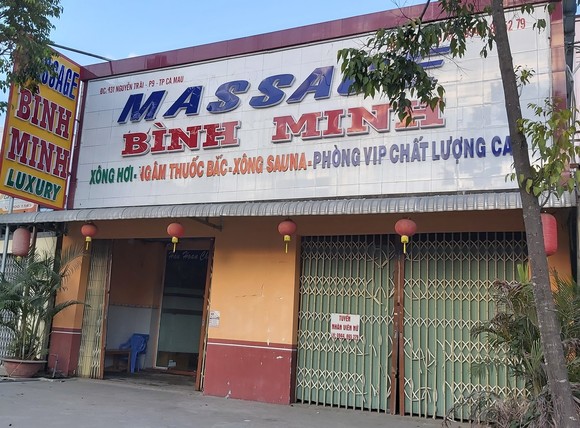 Bất chấp quy định phòng dịch, 2 cơ sở massage vẫn hoạt động và nhân viên bán dâm cho khách ảnh 1