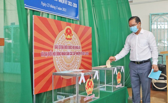 Bầu cử tại cột cờ Hà Nội tại Mũi Cà Mau - điểm cực Nam Tổ quốc ảnh 1