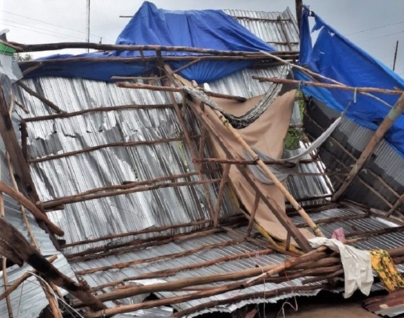 Hiện trường căn nhà ông Nguyễn Văn Sang bị sập do lốc xoáy. ẢNH: THÙY LINH