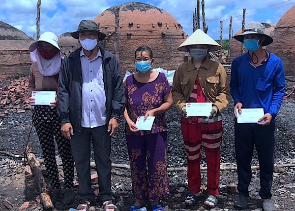 Cà Mau: Hỗ trợ các hộ dân bị ảnh hưởng vụ cháy tại hợp tác xã hầm than ảnh 1