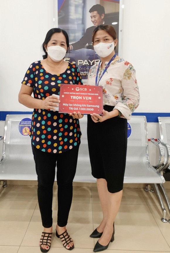SCB trao thưởng cho khách hàng trúng giải chương trình 'Tết Vinh Hoa - Xuân Phú Quý' ảnh 3