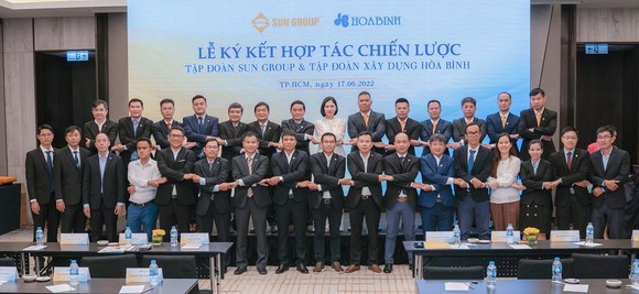 Tập đoàn Xây dựng Hòa Bình và Sun Group ký kết hợp tác chiến lược ảnh 2