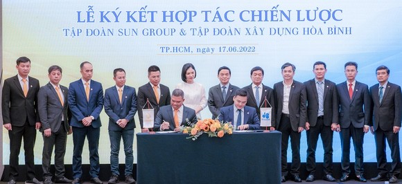 Tập đoàn Xây dựng Hòa Bình và Sun Group ký kết hợp tác chiến lược ảnh 1