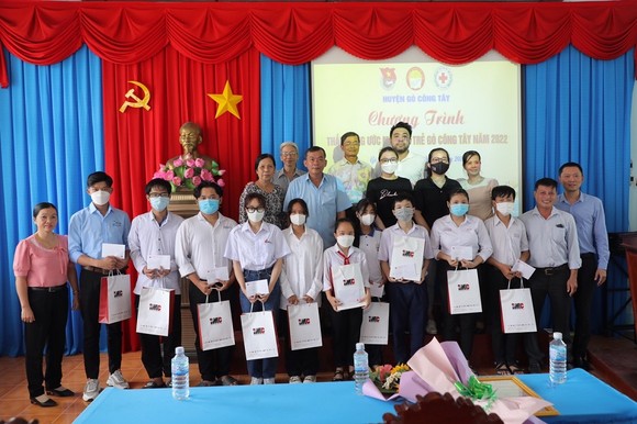 Tập đoàn IMC trao hàng nghìn phần quà thiết thực đến các hoàn cảnh cơ cực ở nhiều tỉnh thành ảnh 4