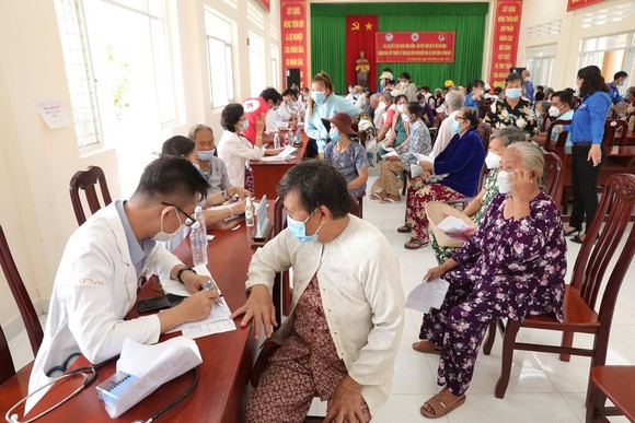 Hành trình thiện nguyện IMC khép lại với hơn 3.100 phần quà được trao tại nhiều tỉnh thành ảnh 1