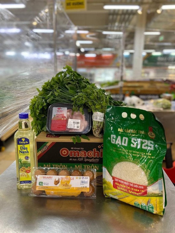 Thủ tướng Phạm Minh Chính thăm siêu thị VinMart tại TPHCM, biểu dương công tác chuẩn bị hàng hóa đầy đủ, dồi dào ảnh 1