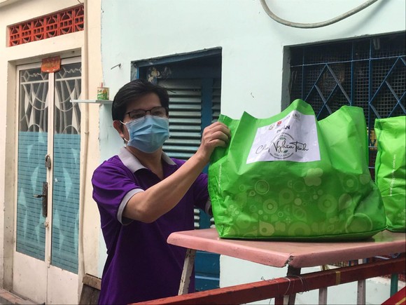 'Chợ nghĩa tình' - Dự án hỗ trợ người dân mùa dịch nhận bằng khen từ UBND TPHCM ảnh 1