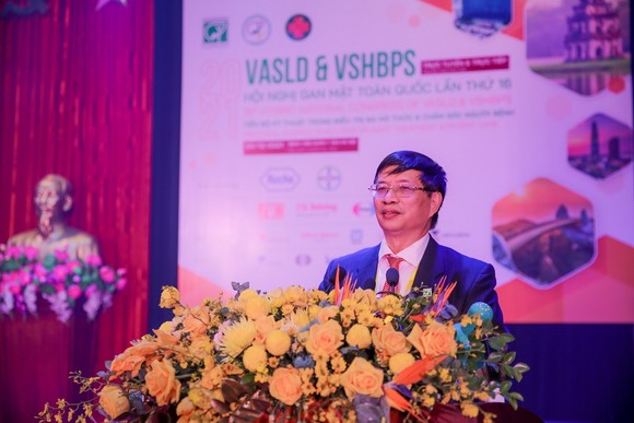 GS-TS Lê Trung Hải, Chủ tịch Hội Gan Mật Việt Nam và Phân hội Phẫu thuật Gan Mật Tuỵ Việt Nam phát biểu tại Hội nghị Gan Mật toàn quốc lần thứ 16