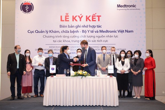 Medtronic Việt Nam và Bộ Y tế hợp tác tăng cường chất lượng nguồn nhân lực y tế chống Covid-19 
