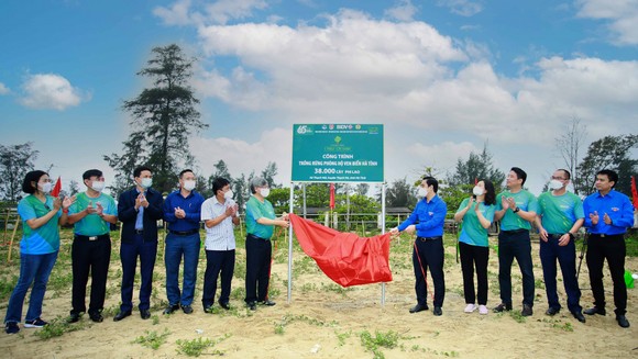 BIDV khánh thành nhà cộng đồng tránh lũ và trồng cây phòng hộ ven biển tại Hà Tĩnh ảnh 1