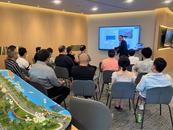 Hàng trăm nhà đầu tư Singapore 'bật đèn xanh' với bất động sản hàng hiệu Việt Nam ảnh 1