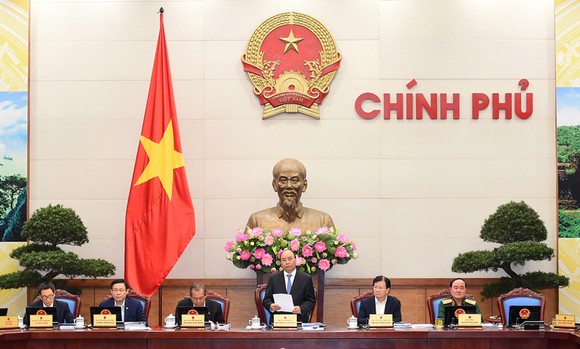   Thủ tướng Nguyễn Xuân Phú chủ trì phiên họp Chính phủ thường kỳ tháng 10/2017. Ảnh: VGP