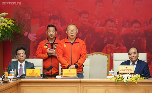 Thủ tướng Nguyễn Xuân Phúc: Vô địch bóng đá thể hiện khát vọng, ý chí Việt Nam ảnh 4