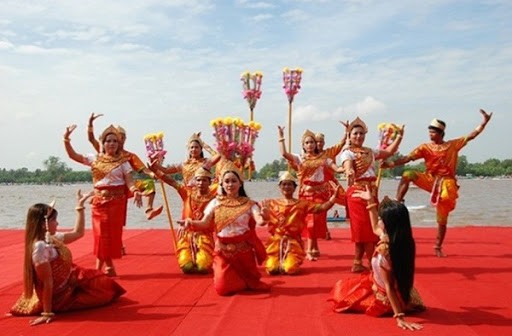 Chúc mừng Tết cổ truyền Chôl Chnăm Thmây của đồng bào dân tộc Khmer  ​
