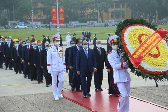 Lãnh đạo Đảng, Nhà nước, MTTQ Việt Nam vào Lăng viếng Chủ tịch Hồ Chí Minh ảnh 1