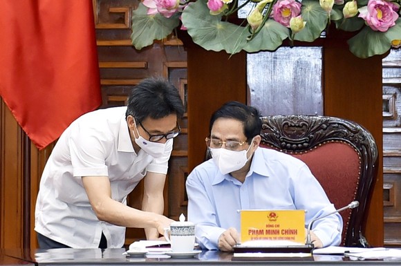 Thủ tướng: Đình chỉ, cách chức và xử lý hình sự những người vi phạm quy định về chống dịch ảnh 1