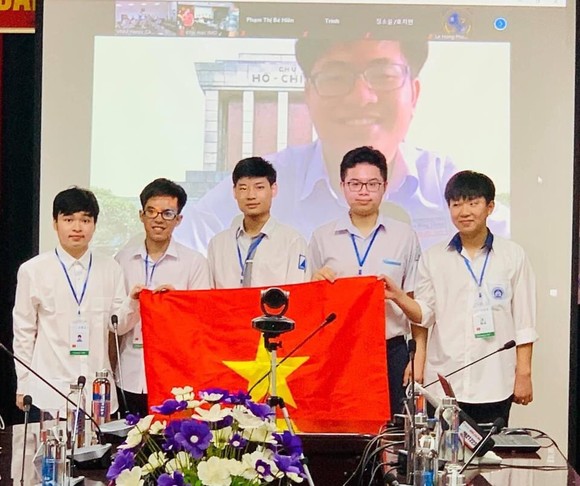 Học sinh Việt Nam đạt thành tích xuất sắc tại các kỳ Olympic quốc tế 2021  ​ ảnh 2
