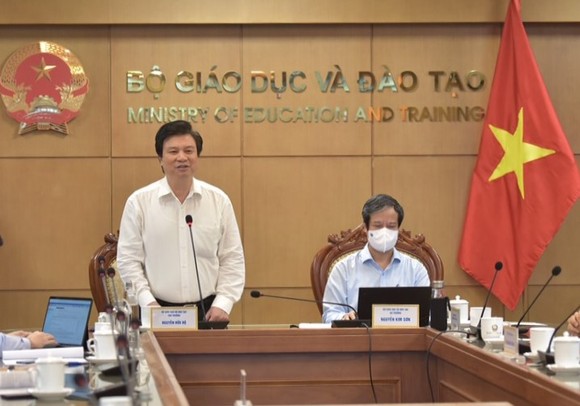 Thứ trưởng Bộ GD-ĐT Nguyễn Hữu Độ phát biểu khai mạc hội nghị.  -học sinh khối tiểu học