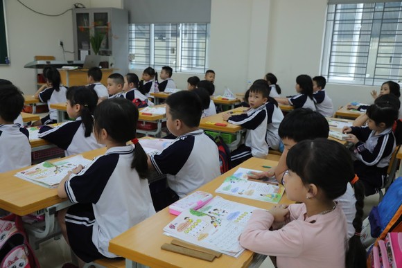 Bộ GD-ĐT: Học SGK mới, học sinh lớp 1 đọc thông, viết thạo ngay trong kỳ 1 ảnh 1