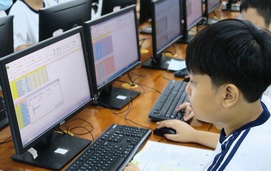 Dự kiến huy động được gần 1 triệu máy tính bảng cho học sinh nghèo học trực tuyến ảnh 1
