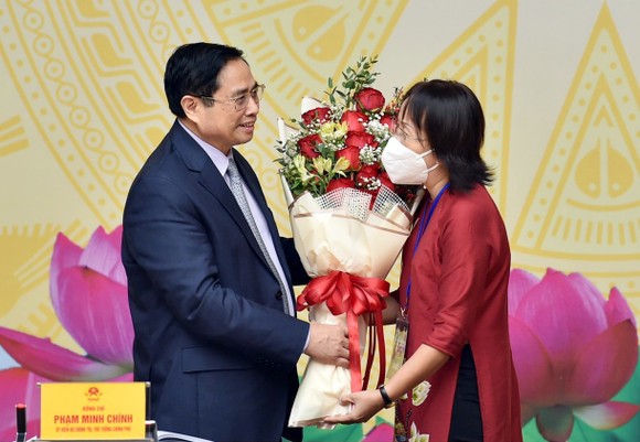 Thủ tướng Chính phủ Phạm Minh Chính: Tôn vinh với các thầy cô giáo bằng nhiều hình thức sâu sắc, rộng rãi hơn ảnh 2