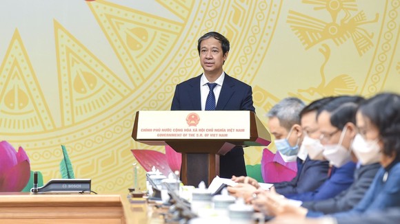 Bộ trưởng Bộ GD-ĐT Nguyễn Kim Sơn phát biểu tại cuộc gặp mặt các nhà giáo tiêu biểu 