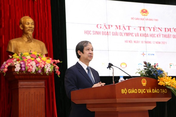 Tuyên dương học sinh đoạt giải Olympic và Khoa học kỹ thuật quốc tế ảnh 1