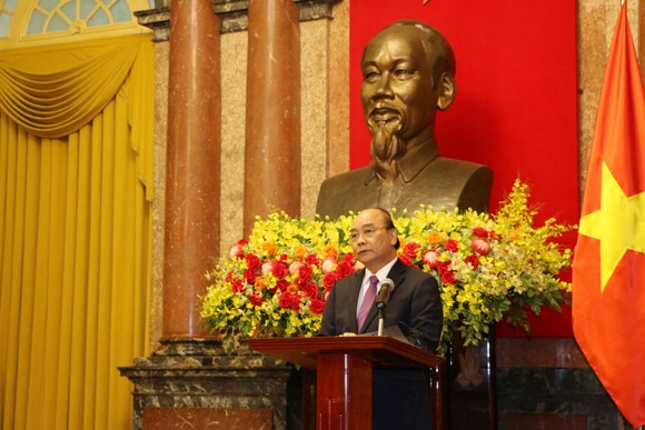 Chủ tịch nước Nguyễn Xuân Phúc tuyên dương đoàn học sinh đạt giải quốc tế ảnh 2