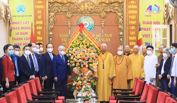 Chủ tịch Ủy ban Trung ương MTTQ Việt Nam Đỗ Văn Chiến chúc mừng Giáo hội Phật giáo Việt Nam 