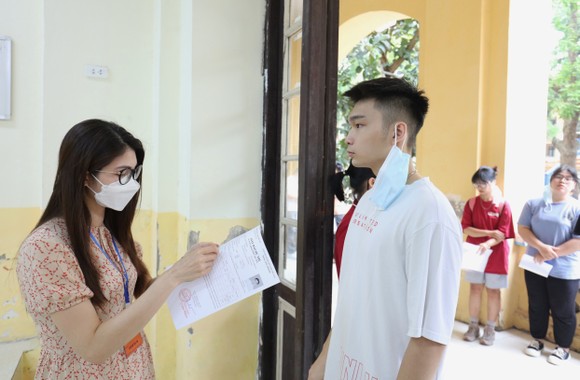 Hơn 1 triệu thí sinh đến nhận phòng thi, làm thủ tục dự thi ảnh 3