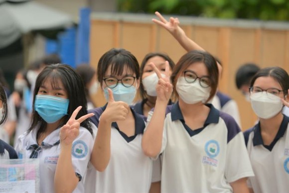 Sáng 8-7: Thí sinh cả nước làm bài thi tổ hợp ảnh 1