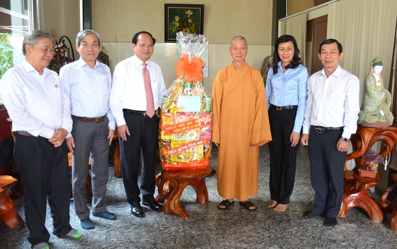 Lãnh đạo TPHCM thăm, chúc tết 3 Phó Pháp chủ Hội đồng Chứng minh Giáo hội Phật giáo Việt Nam ảnh 1