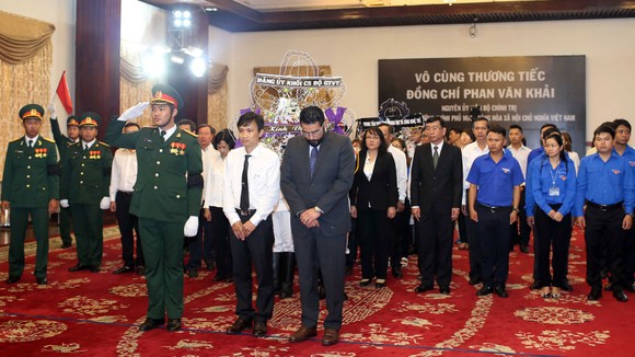 Nhiều đoàn ngoại giao đến viếng nguyên Thủ tướng Phan Văn Khải ảnh 21