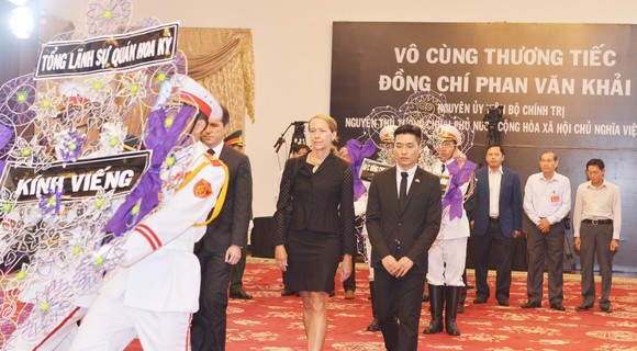 Nhiều đoàn ngoại giao đến viếng nguyên Thủ tướng Phan Văn Khải ảnh 3