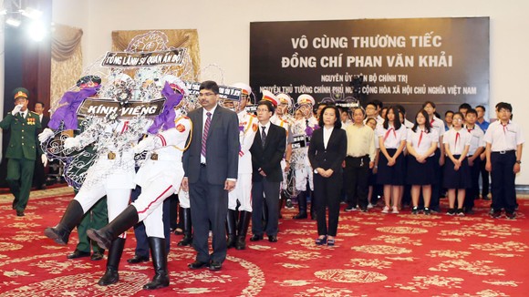Nhiều đoàn ngoại giao đến viếng nguyên Thủ tướng Phan Văn Khải ảnh 22
