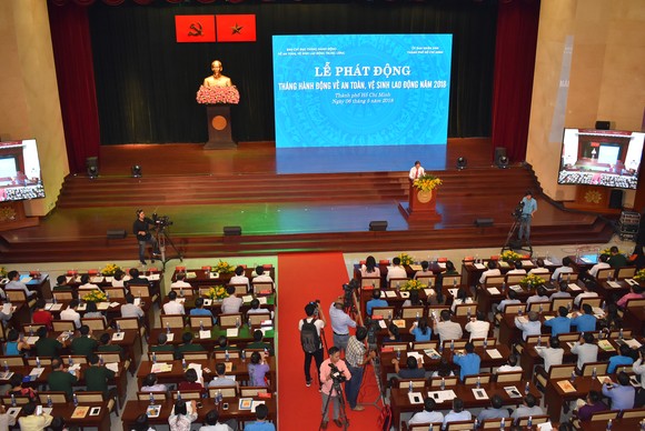 Bộ trưởng kêu gọi người lao động phản ánh hoặc rời bỏ nơi làm việc không an toàn ảnh 2