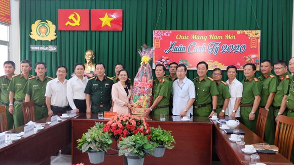 Lãnh đạo TPHCM thăm, chúc Tết các đơn vị, cá nhân ảnh 6
