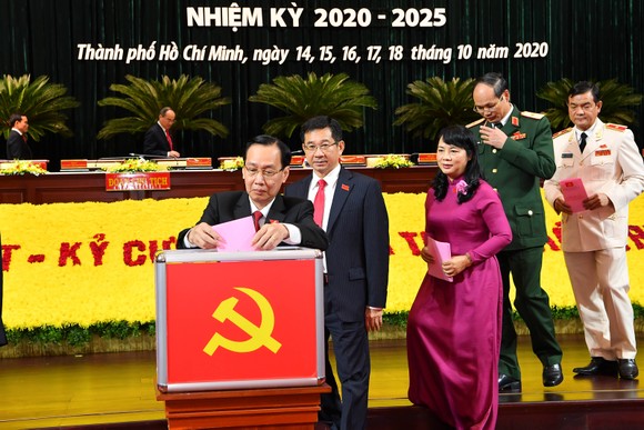 Bỏ phiếu bầu Ban Chấp hành Đảng bộ TPHCM khóa XI ảnh 2