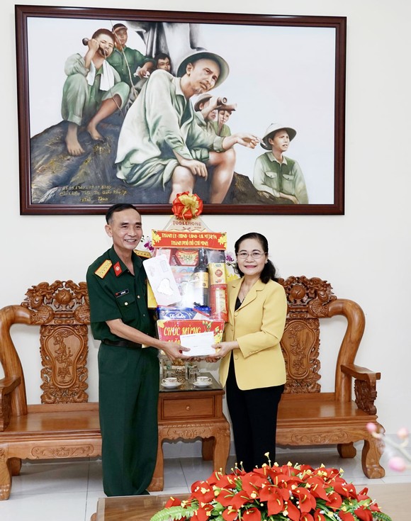 Chủ tịch HĐND TPHCM Nguyễn Thị Lệ thăm, chúc tết các đơn vị, cá nhân ảnh 2