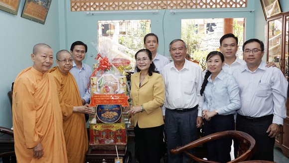 Chủ tịch HĐND TPHCM Nguyễn Thị Lệ thăm, chúc tết các đơn vị, cá nhân ảnh 5