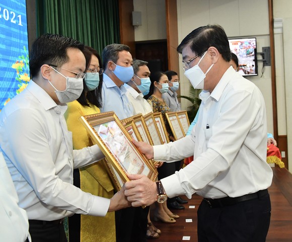 Chủ tịch UBND TPHCM Nguyễn Thành Phong 'điểm mặt' sở ngành 'ngâm' hồ sơ của doanh nghiệp ảnh 4